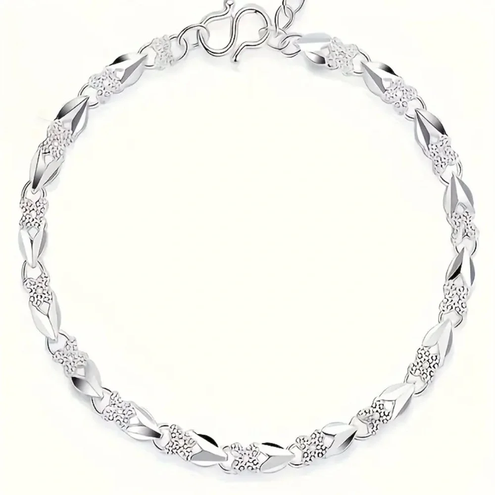 ❗️5/$25❗️Elegant Silver Floral Necklace - Picture 2 of 2